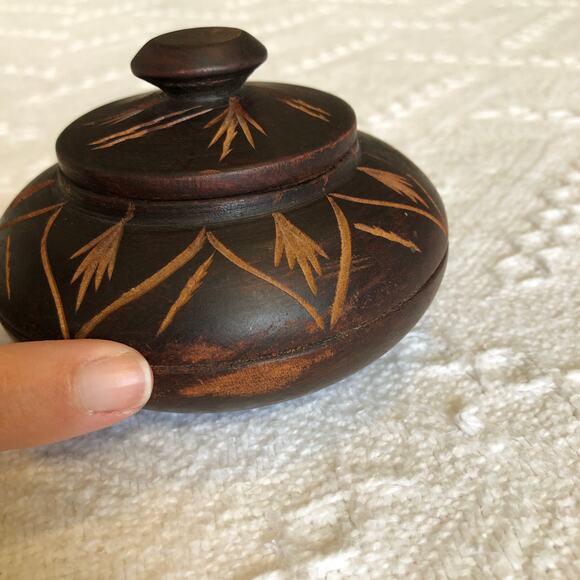 VTG Hand Carved Wooden Trinket Box w/ Lid Rustic Boho Decor Small Leaf 4"x2.5" - Picture 8 of 10